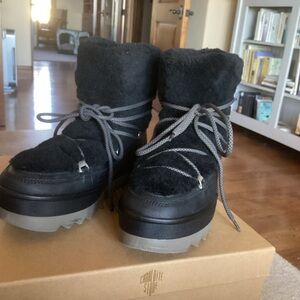 Charlotte Stone Black and Gray Women's Winter Boots